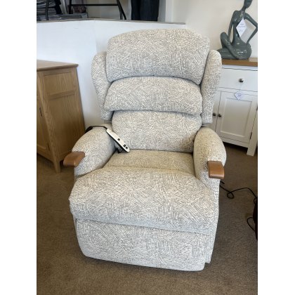 Petite Riser Recliner Chair