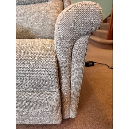 Royale 4 Motor Riser Recliner With High Leg lift
