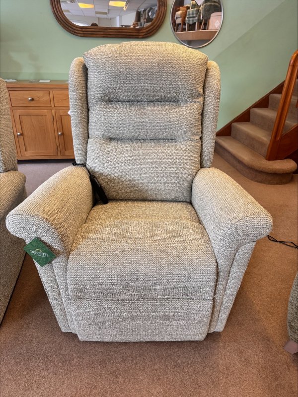 Royale 4 Motor Riser Recliner With High Leg lift